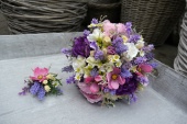 Kytice pro nevěstu z umělých květin